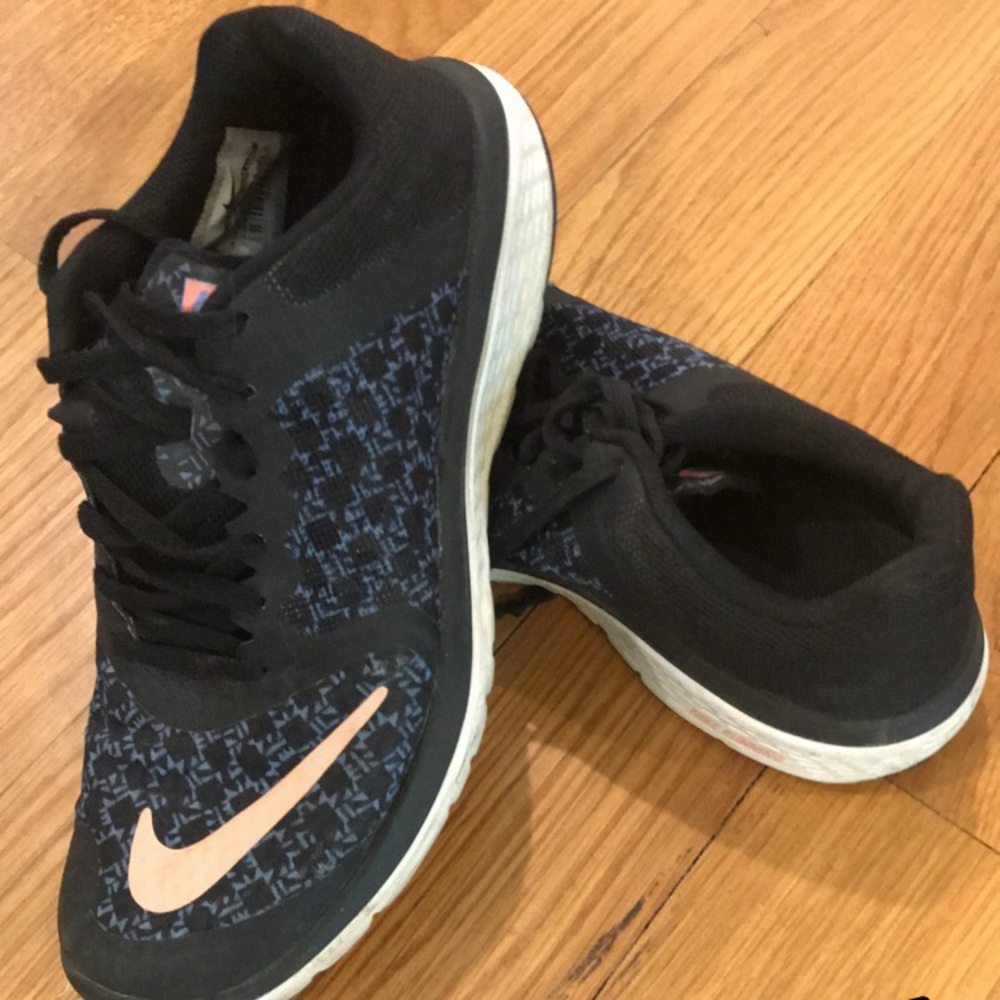 Nike Tennis Shoes